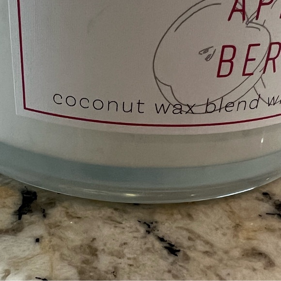 NEW Red Leaf Home Candle Apple Berry Coconut Wax Blend Essential Oils 16.5 oz - Picture 2 of 8